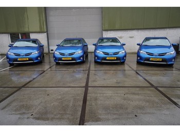 Minibus Toyota Auris HYBRID 1.8 CVT MPV