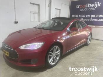 Tesla 70D Base - Automobil