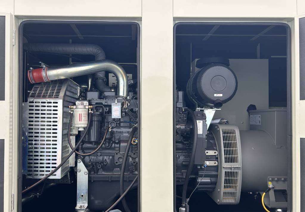 Set generatora Iveco NEF67TM4 - 188 kVA Generator - DPX-20508: slika 6