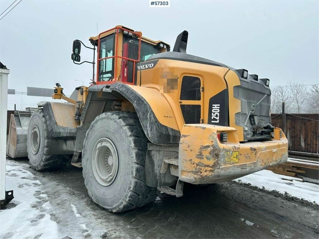 Utovarivač točkaš Volvo L250H wheel loader with bucket: slika 2