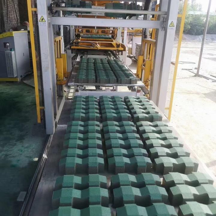 Vibro presa za betonske blokove novi XCMG Official Manufacturer MM10-15 Full Automatic Clay Brick Production Line: slika 2