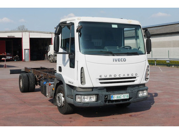 Kamion sa golom šasijom i zatvorenom kabinom Iveco 120E18 EUROCARGO FAHRGESTELL: slika 1