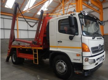 HINO 500 4 X 2, 18 TONNE SKIP LOADER – 2011 - EU61 PYH - Kamion za utovaranje kontejnera