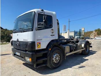 Kamion za utovaranje kontejnera Mercedes Atego 1828