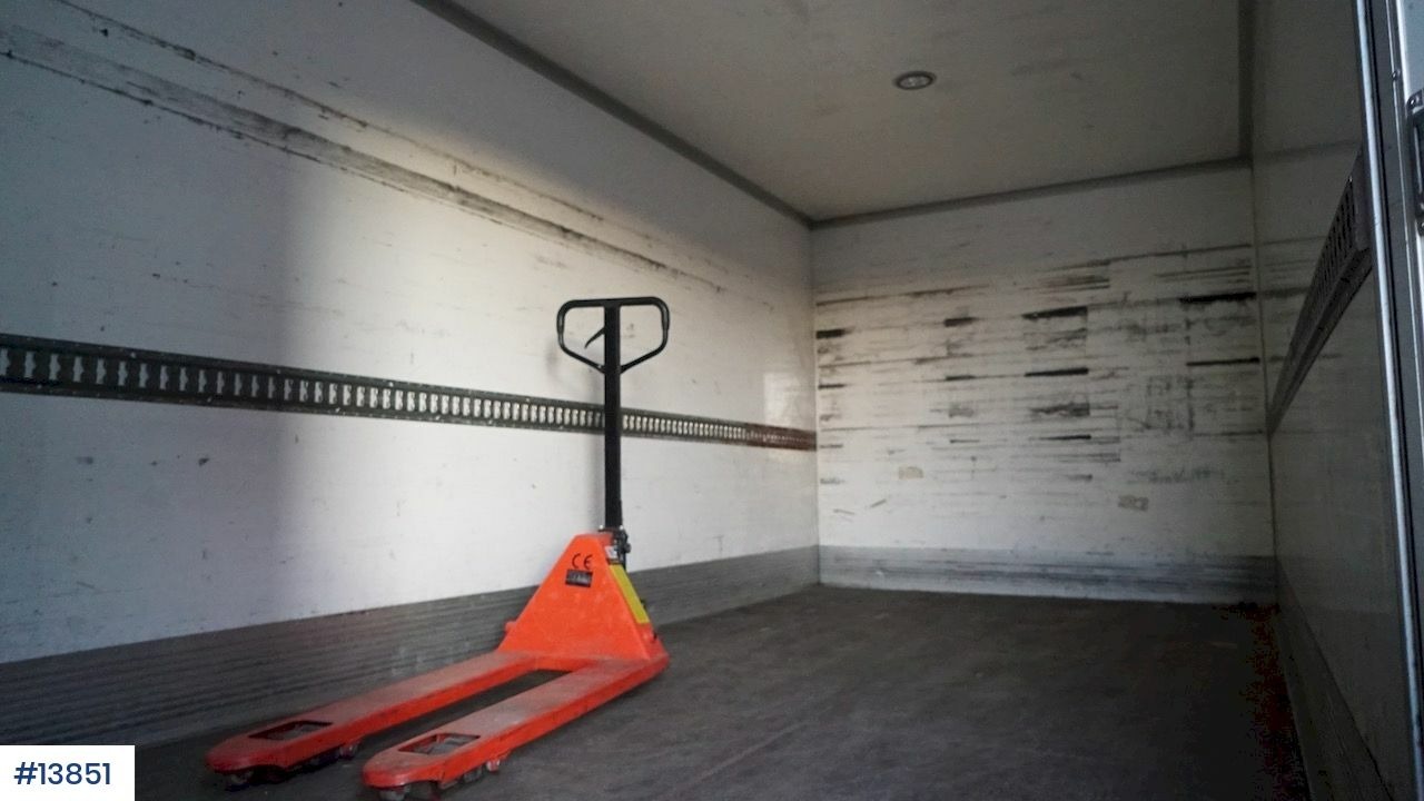 Kamion sa zatvorenim sandukom Mercedes Atego: slika 15