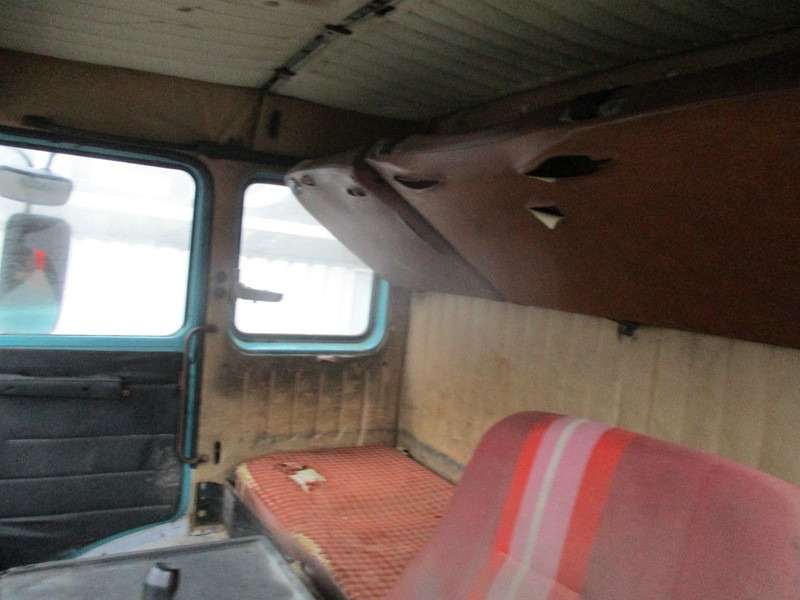 Kamion sa golom šasijom i zatvorenom kabinom Mercedes-Benz 1632 , V10 , ZF Manual , Spring suspension: slika 10
