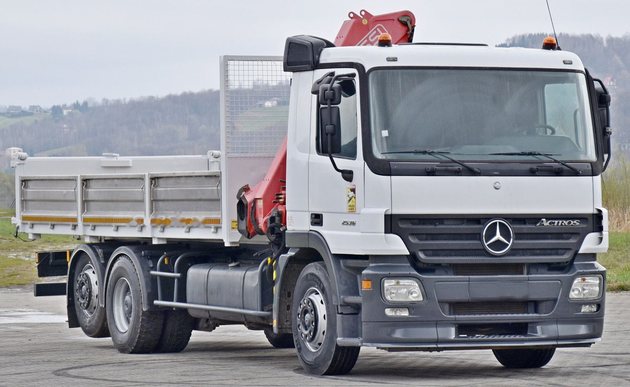 Istovarivač, Kamion sa dizalicom Mercedes-Benz Actros 2536: slika 3