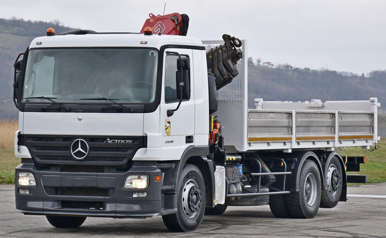Istovarivač, Kamion sa dizalicom Mercedes-Benz Actros 2536: slika 4