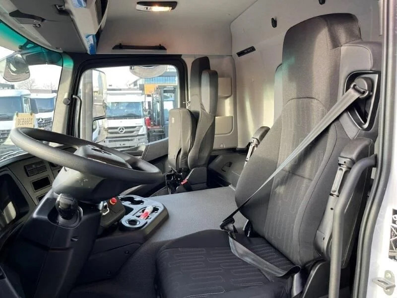 Kamion sa golom šasijom i zatvorenom kabinom novi Mercedes-Benz Arocs 4040 A 6x6 Chassis Cabin (5 units): slika 14