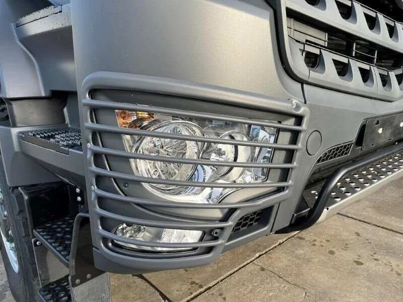 Kamion sa golom šasijom i zatvorenom kabinom novi Mercedes-Benz Arocs 4040 A 6x6 Chassis Cabin (5 units): slika 11