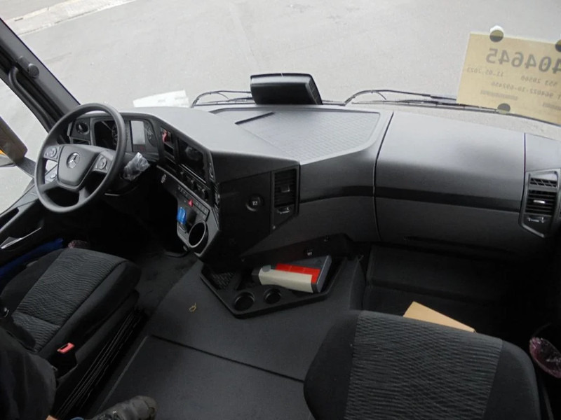 Kamion sa golom šasijom i zatvorenom kabinom novi Mercedes-Benz Arocs AROCS 2848 6X2: slika 12