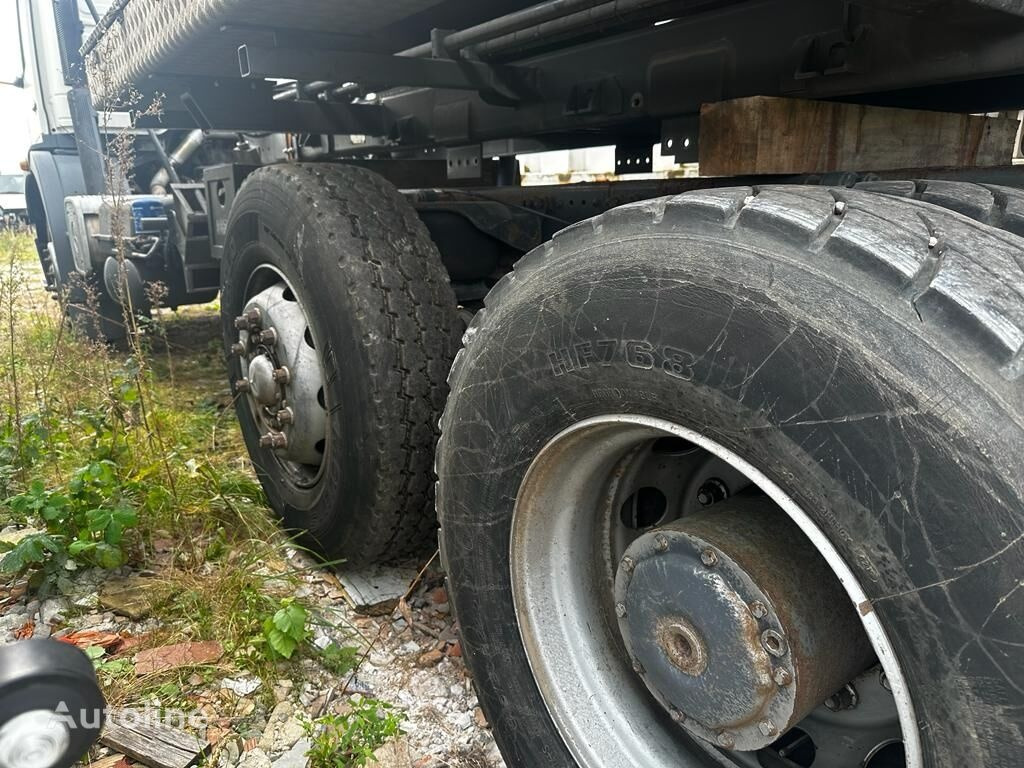 Kamion sa golom šasijom i zatvorenom kabinom Mercedes-Benz Axor 2529: slika 10
