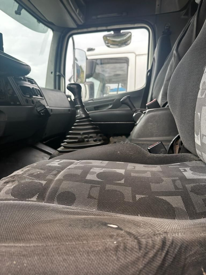 Kamion sa golom šasijom i zatvorenom kabinom Mercedes-Benz Axor 2529: slika 12