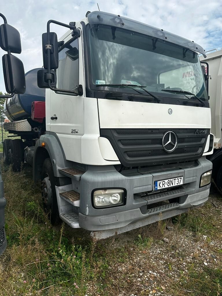 Kamion sa golom šasijom i zatvorenom kabinom Mercedes-Benz Axor 2529: slika 9