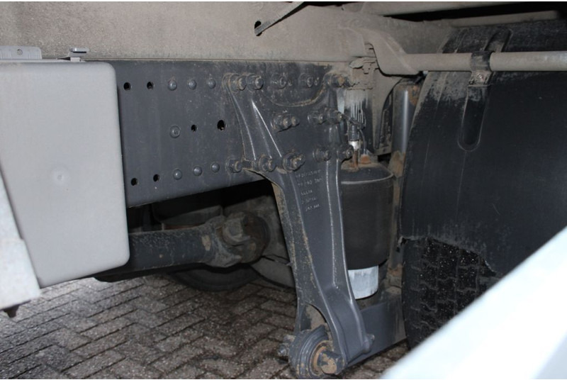 Kamion sa zatvorenim sandukom Mercedes-Benz Axor 2529 + euro 5 + MANUAL + 6x2: slika 16