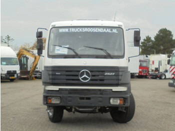 Kamion sa golom šasijom i zatvorenom kabinom Mercedes-Benz SK 2527 + Manual + 6x2: slika 2