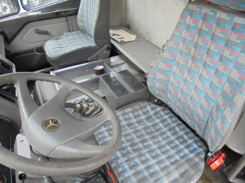 Kamion sa golom šasijom i zatvorenom kabinom Mercedes-Benz SK 2527 + Manual + 6x2: slika 4
