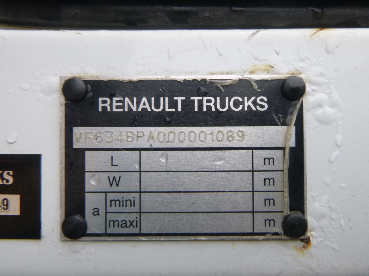 Kamion sa golom šasijom i zatvorenom kabinom Renault Kerax 380 DXI 4x4 Euro 5 chassis + PTO: slika 26