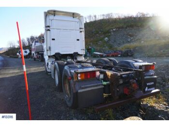 Kamion sa golom šasijom i zatvorenom kabinom Scania R124: slika 4