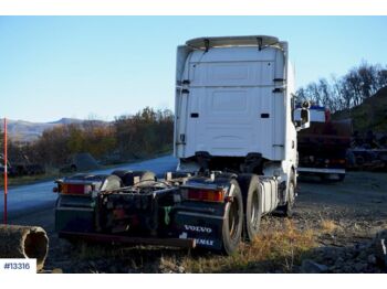 Kamion sa golom šasijom i zatvorenom kabinom Scania R124: slika 3