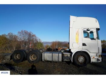 Kamion sa golom šasijom i zatvorenom kabinom Scania R124: slika 2