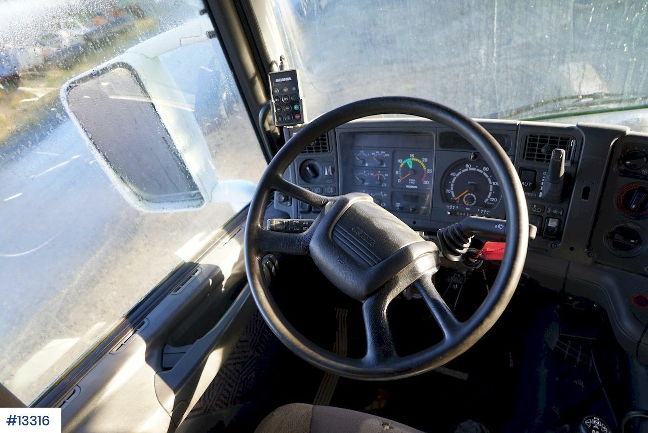 Kamion sa golom šasijom i zatvorenom kabinom Scania R124: slika 25