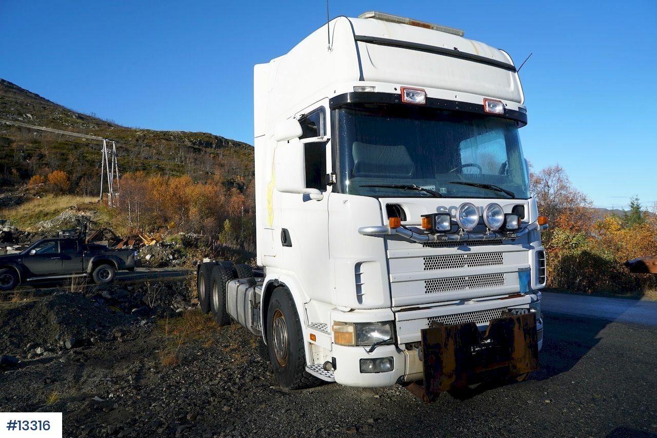 Kamion sa golom šasijom i zatvorenom kabinom Scania R124: slika 9