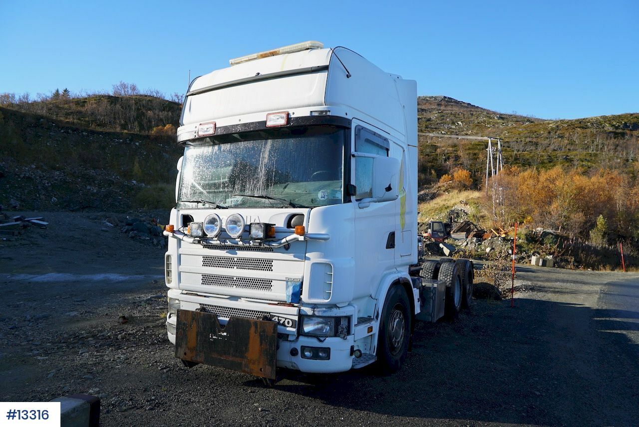 Kamion sa golom šasijom i zatvorenom kabinom Scania R124: slika 31