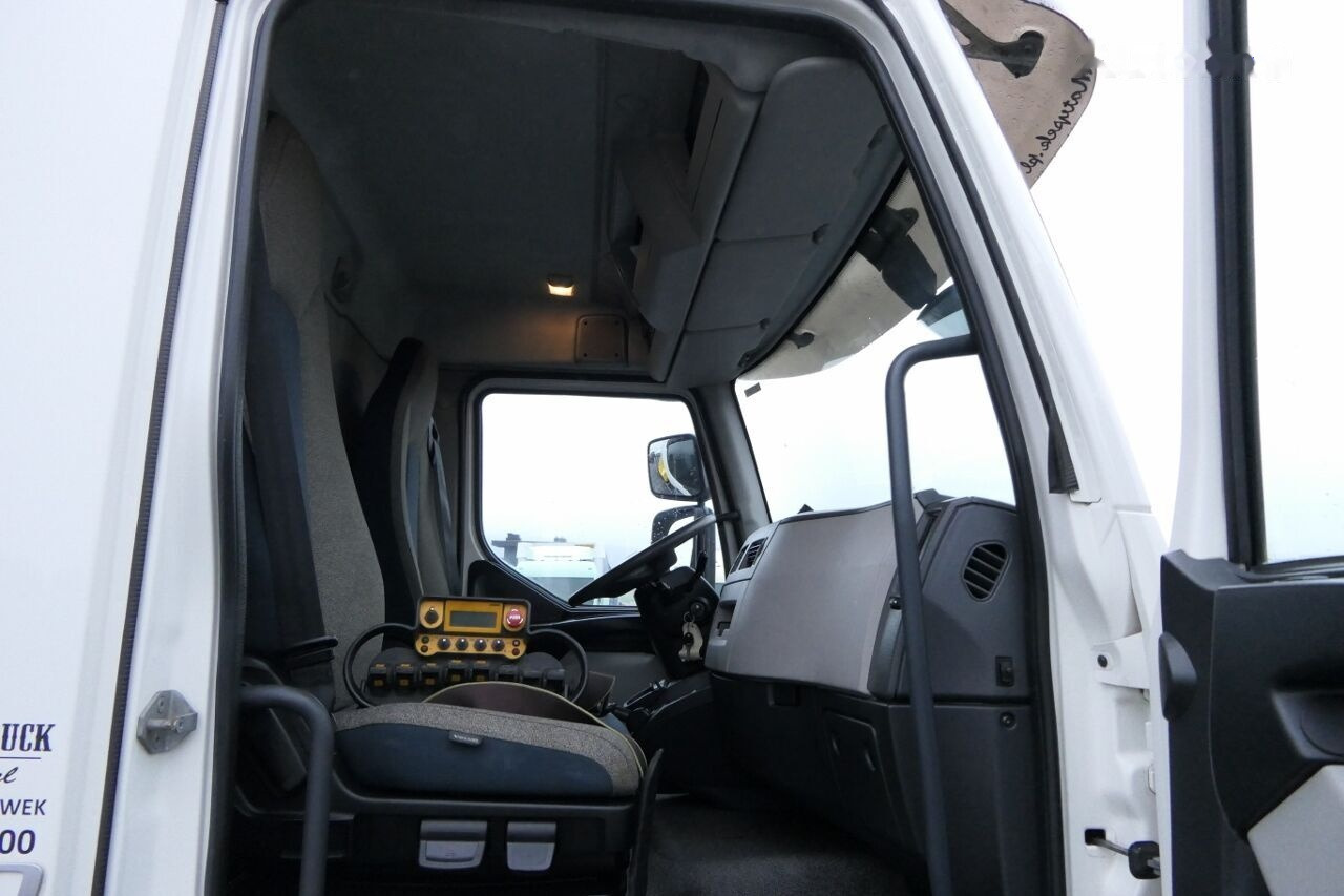 Kamion sa tovarnim sandukom, Kamion sa dizalicom Volvo FE 280 Flatbed + crane HYVA HB 150: slika 41