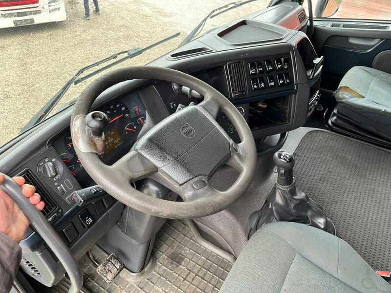 Kamion sa golom šasijom i zatvorenom kabinom Volvo FH 480 6x2 SOLD AS CHASSIS ! / CHASSIS L=5800 mm: slika 10