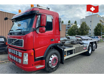 Kamion sa hidrauličnom kukom Volvo FM440.  6x2: slika 1