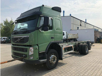 Kamion sa golom šasijom i zatvorenom kabinom Volvo FM 460 6x2 Fahrgestell für Silo Euro 5 Lenkachse: slika 1