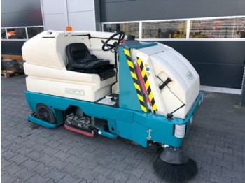 TENNANT 8300 Veeg/schrobmachine - Autočistilica