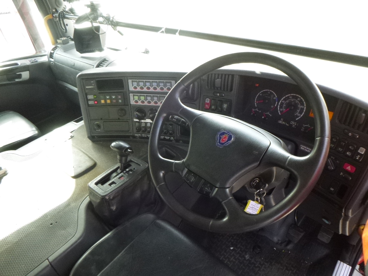 Vatrogasni kamion Scania P310 6x2 RHD fire truck + pump, ladder & manlift: slika 30