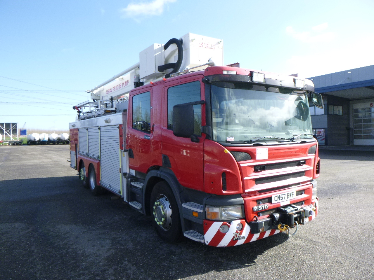 Vatrogasni kamion Scania P310 6x2 RHD fire truck + pump, ladder & manlift: slika 2