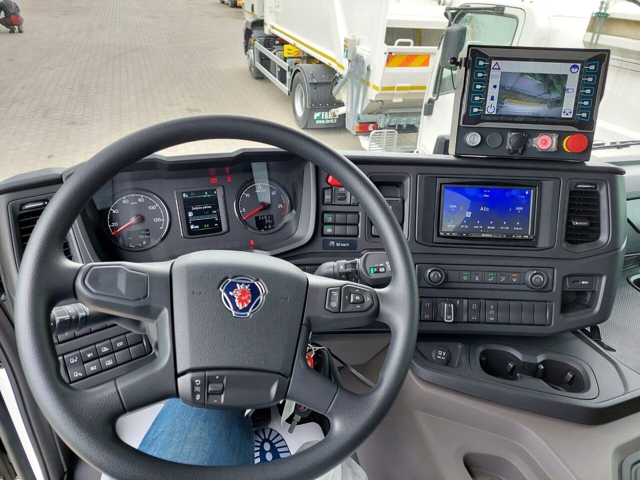 Kamion za smeće novi Scania P320: slika 6