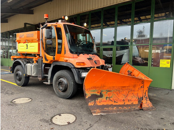 Korisno/ Posebno vozilo UNIMOG U400