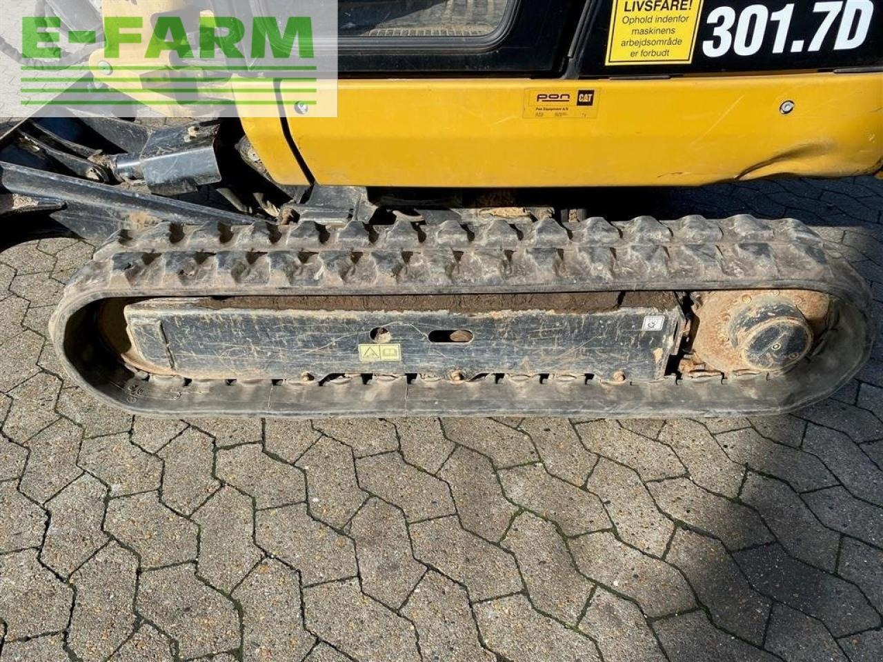 Traktor Caterpillar 301.7d: slika 8