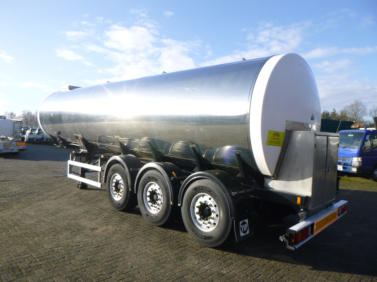 Poluprikolica cisterna za prevoz hrane Clayton Food tank inox 30 m3 / 1 comp: slika 3