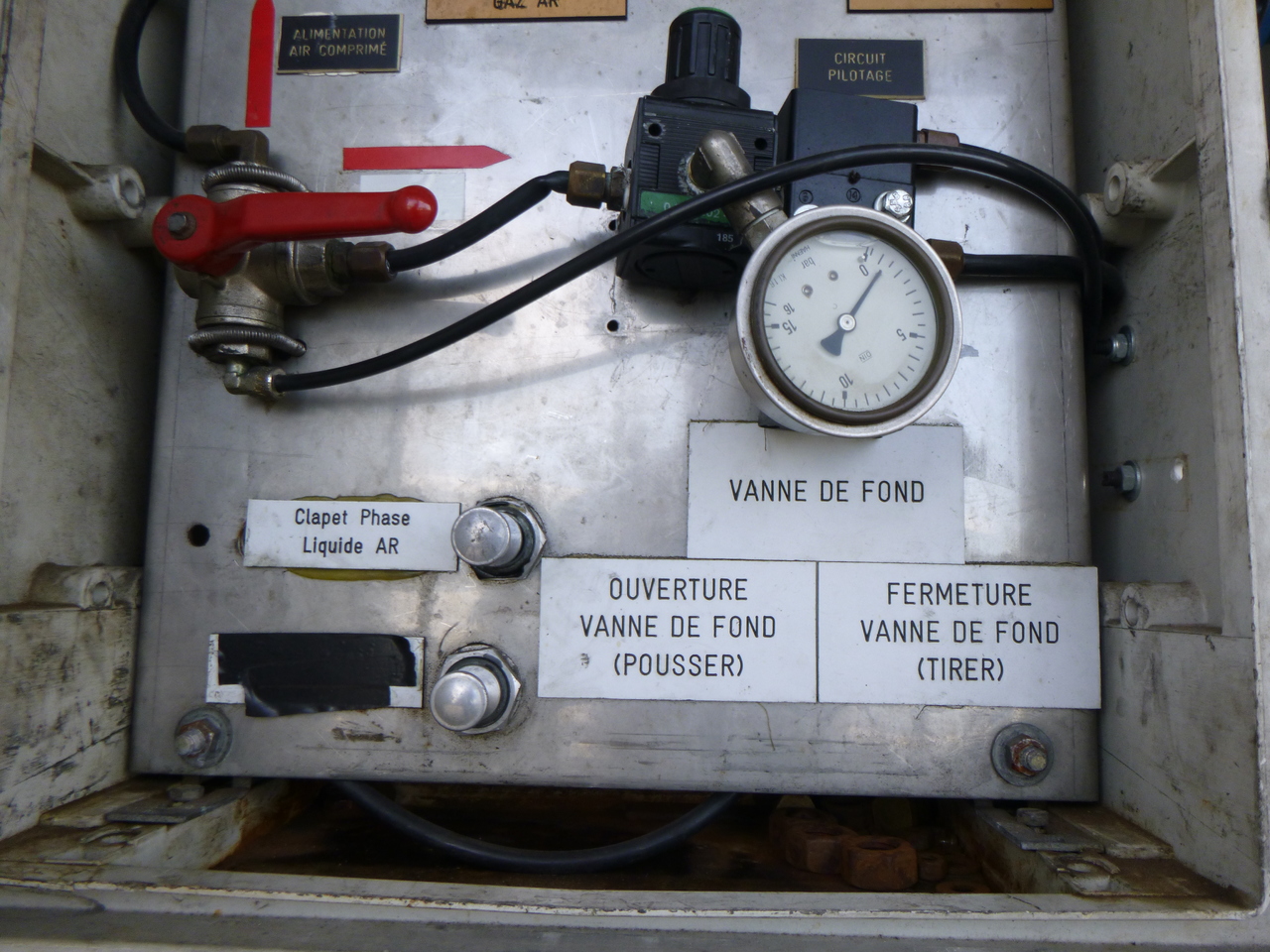 Poluprikolica cisterna za prevoz gasa Guhur Low-pressure gas tank steel 31.5 m3 / 10 bar (methyl chloride): slika 13