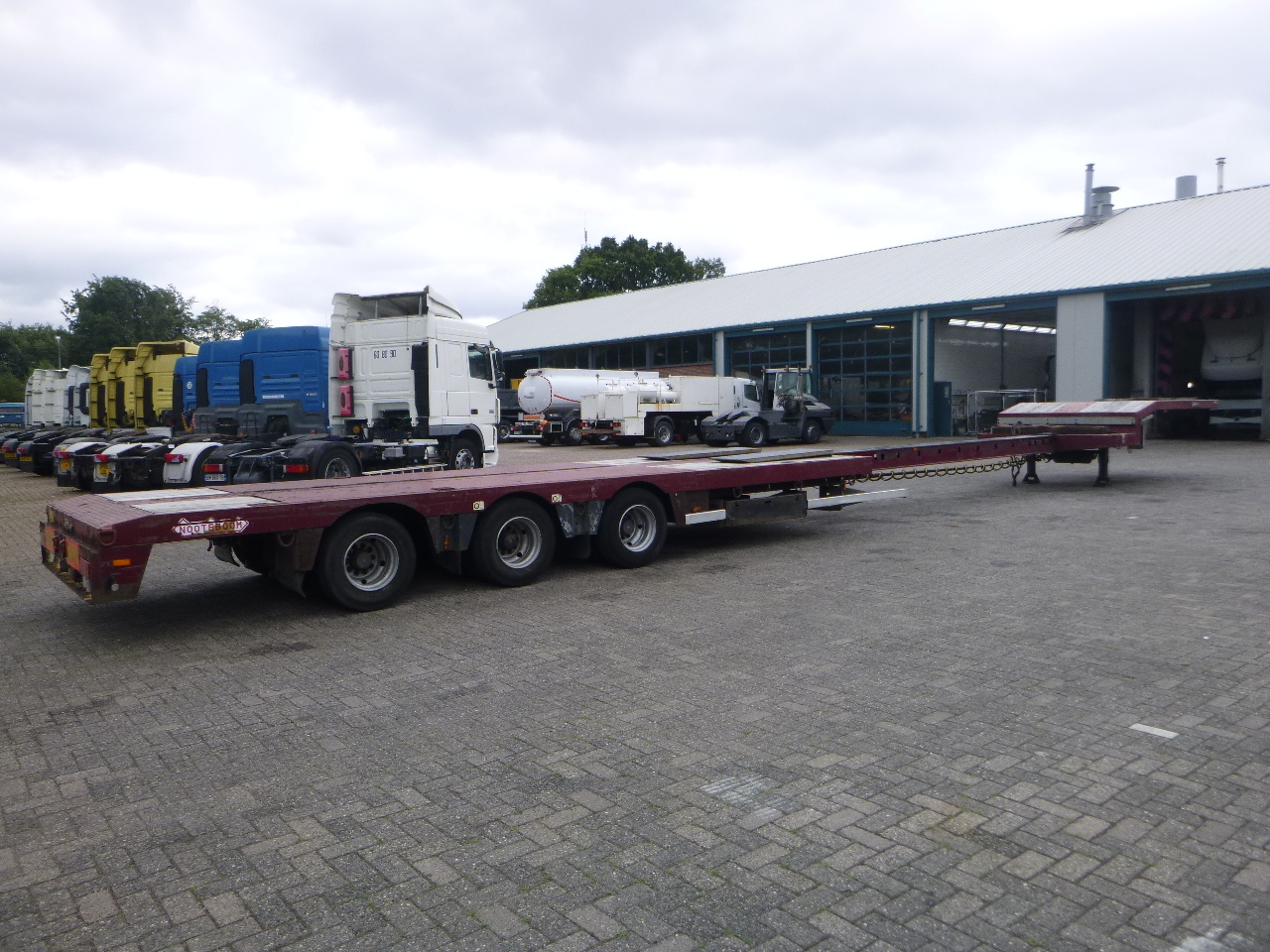 Niska poluprikolica za prevoz Nooteboom 3-axle semi-lowbed trailer extendable 14.5 m + ramps: slika 4