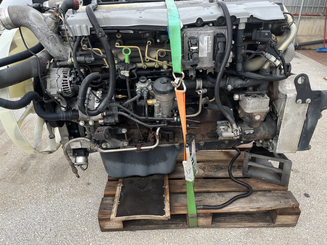 Motor i delovi za Kamion ENGINE MAN TGA D2066 LF01 430PS EURO 3 WITH PRETARDER: slika 2