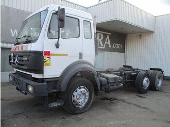 Kamion sa golom šasijom i zatvorenom kabinom MERCEDES-BENZ SK 2524