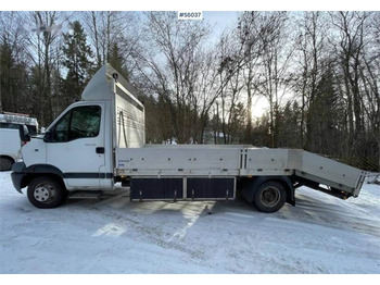 Kamion sa golom šasijom i zatvorenom kabinom RENAULT Mascott