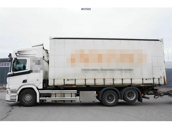 Kamion sa zatvorenim sandukom SCANIA R 580
