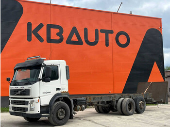 Kamion sa golom šasijom i zatvorenom kabinom VOLVO FM9 300