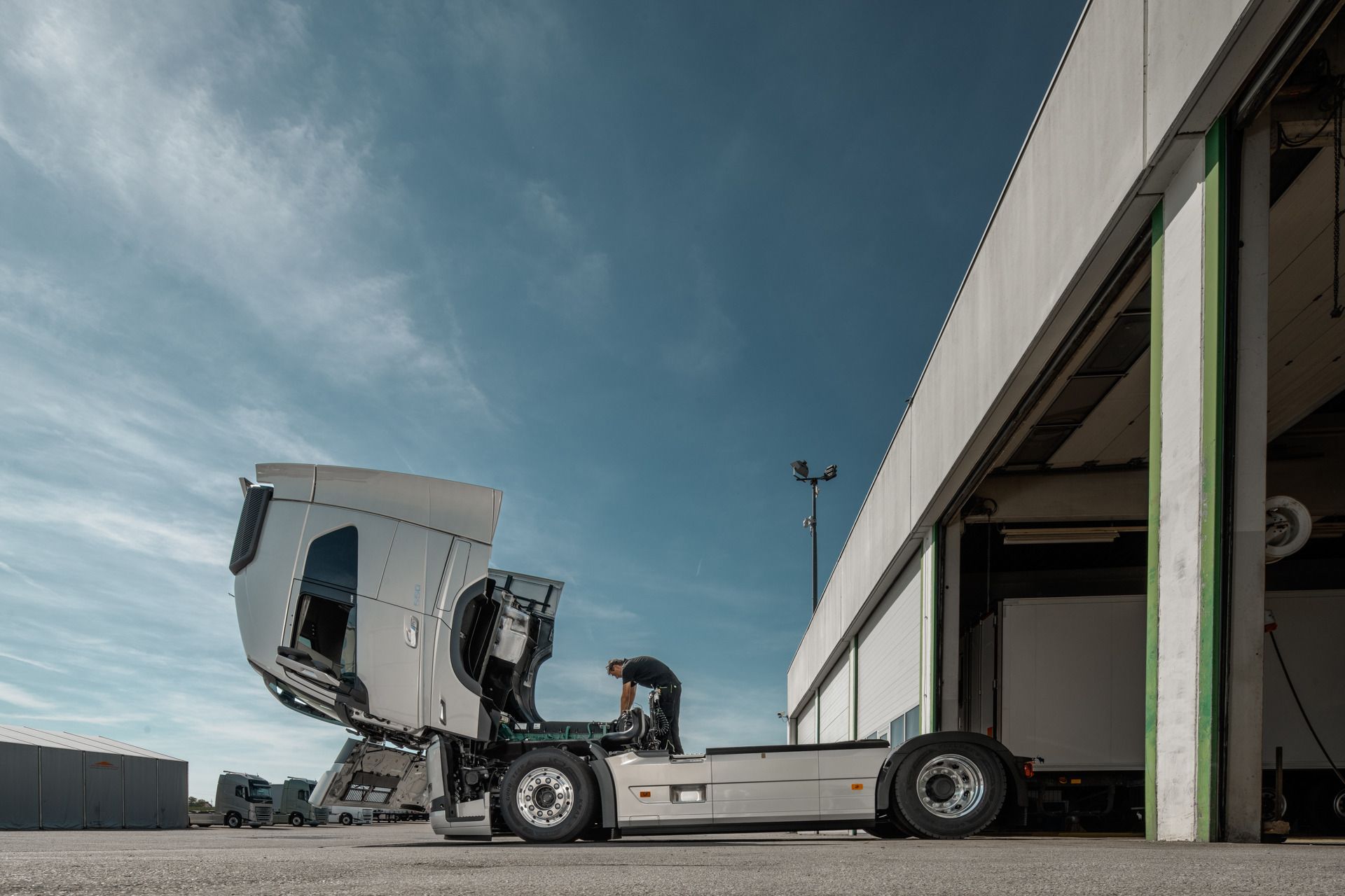 STARENT Truck & Trailer GmbH - vozila za prodaju undefined: slika 2
