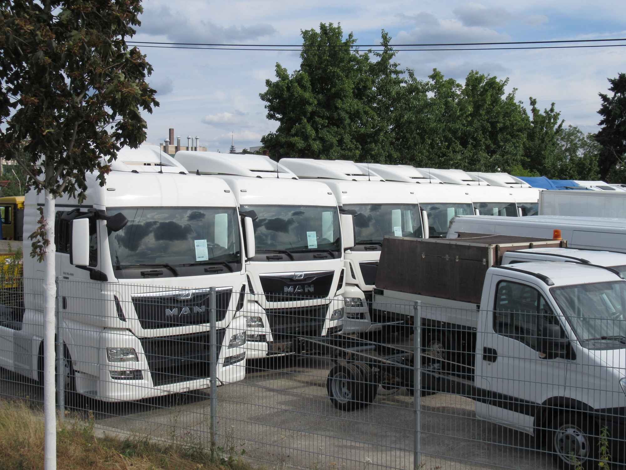 AutoStratis - Dostavna vozila - oštećen undefined: slika 1