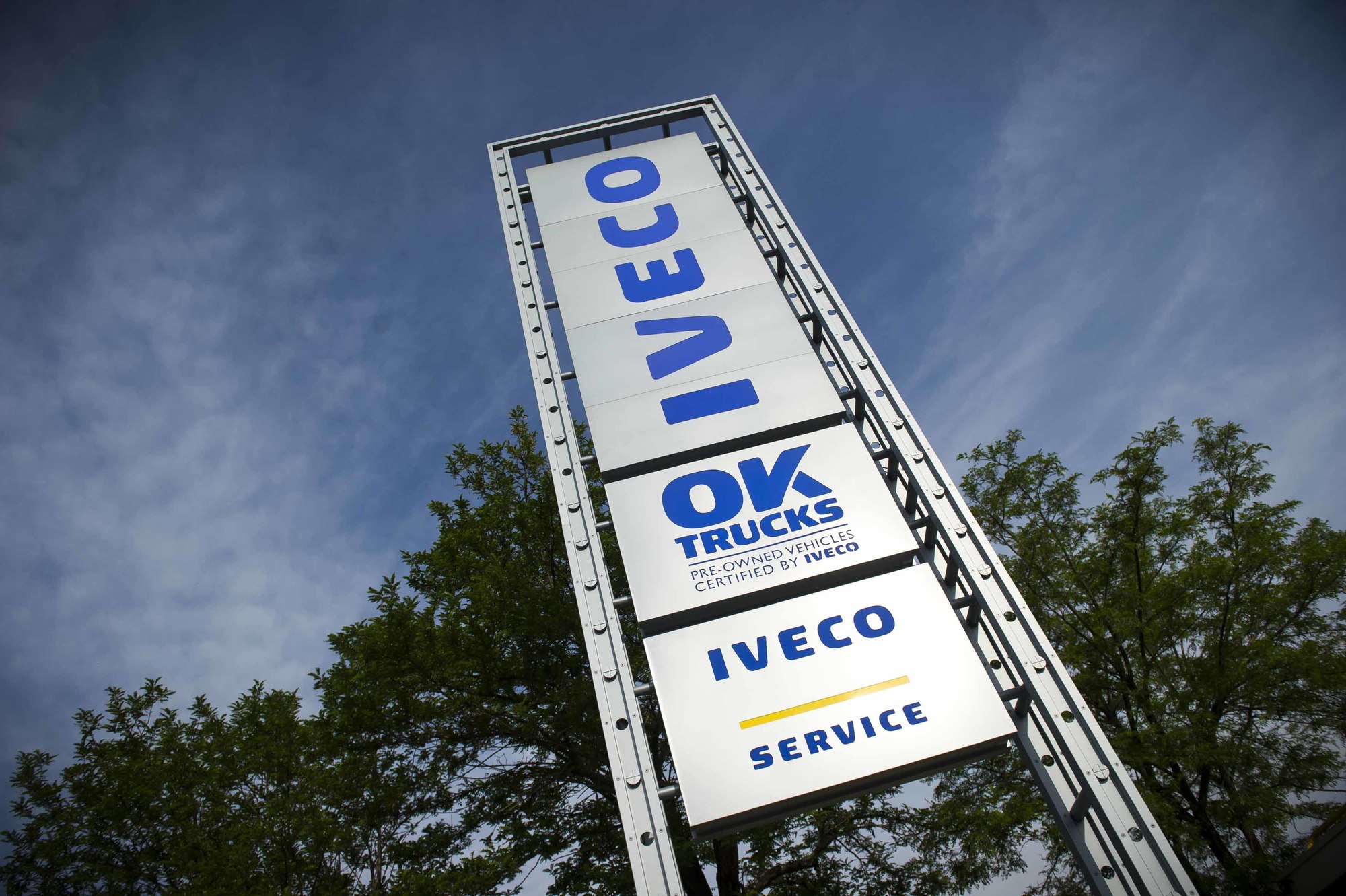 IVECO OK TRUCKS Piacenza undefined: slika 2