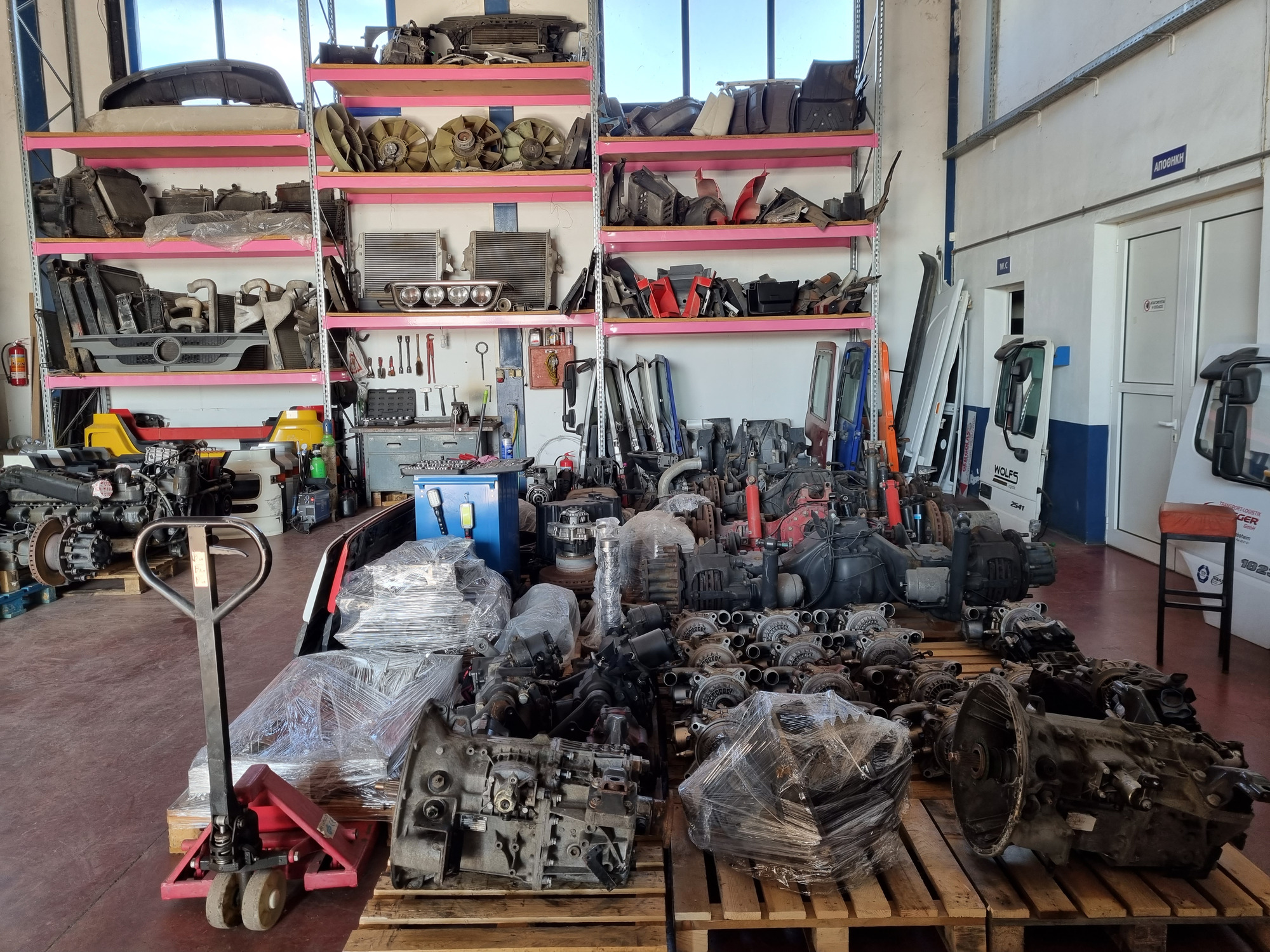 GERGOLAS SERVICE & SPARE PARTS - vozila za prodaju undefined: slika 3